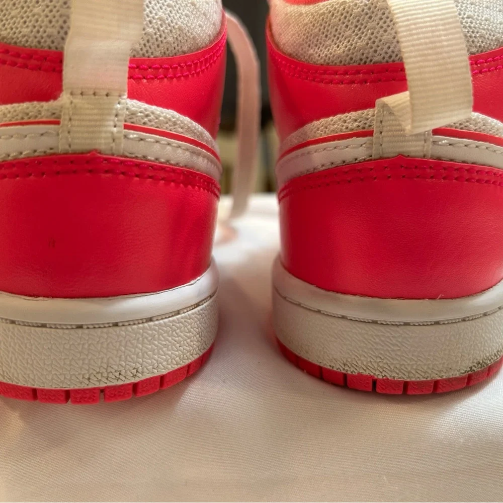 Air Jordan 1 Mid Hyper Pink-White shoes - Picture 7 of 8